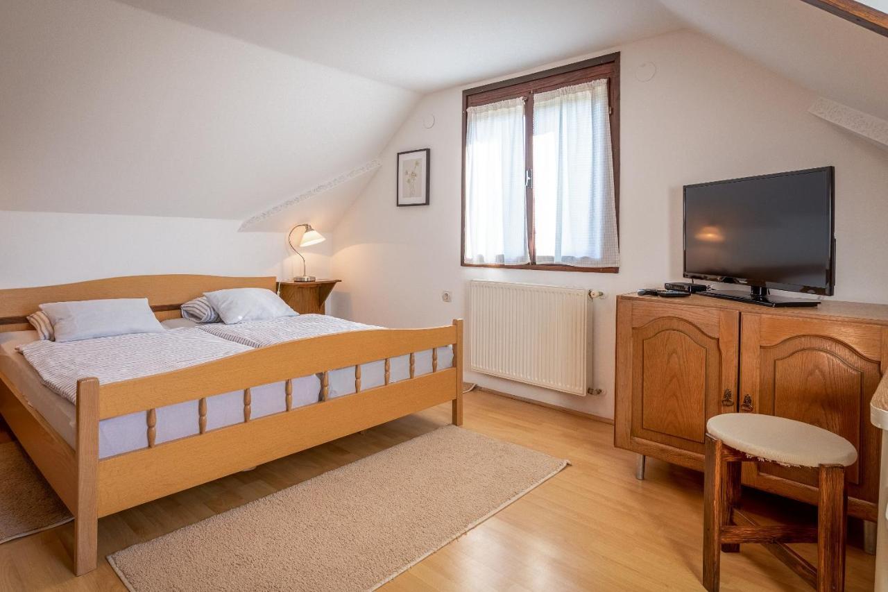 Farmstay Kotic Слуни Экстерьер фото
