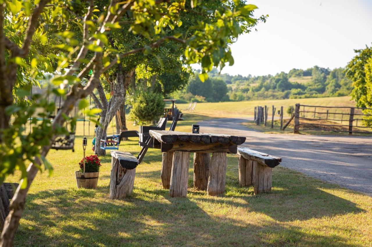 Farmstay Kotic Слуни Экстерьер фото